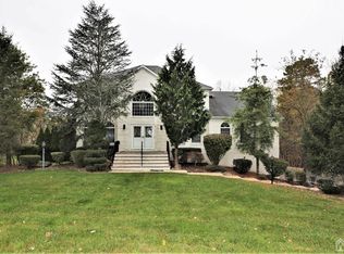 4 Dipierro Dr, Monroe Township, NJ 08831