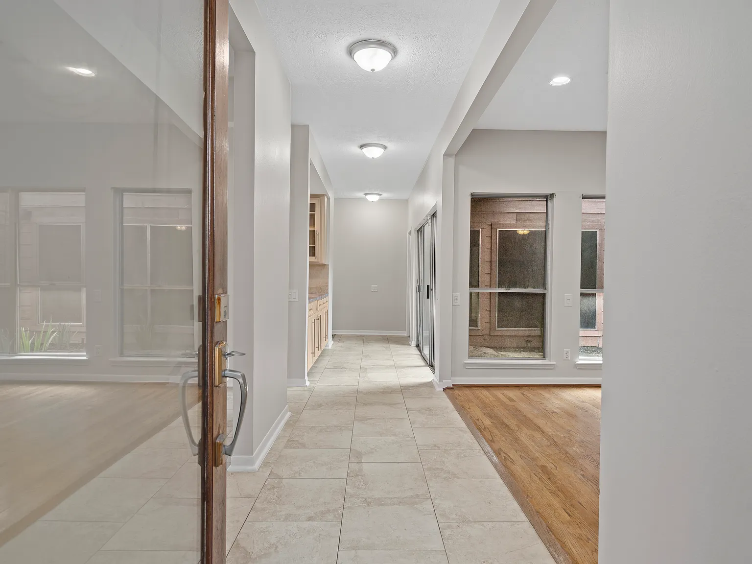 3 bed, 2432 sqft, $2,250 — Photo 2