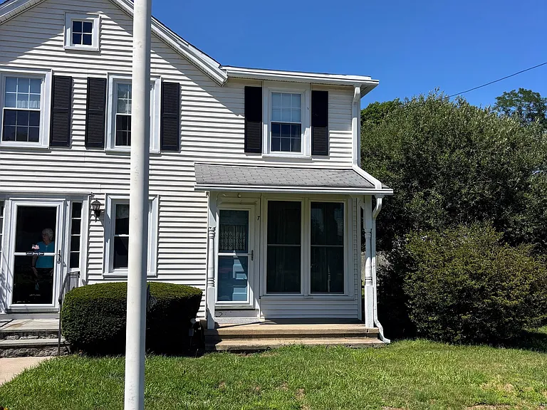 7 Main St — Photo 1