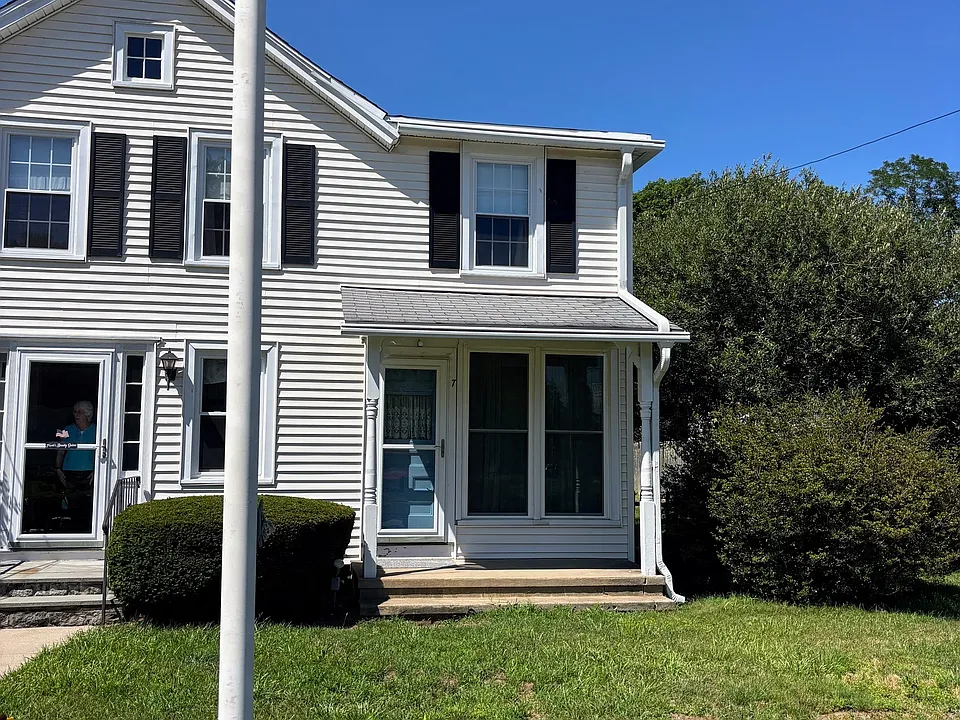 7 Main St