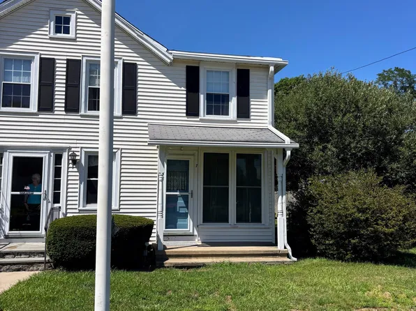 7 Main St, Essex, CT 06426