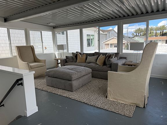 4th image of 208 35th St Unit 1/2