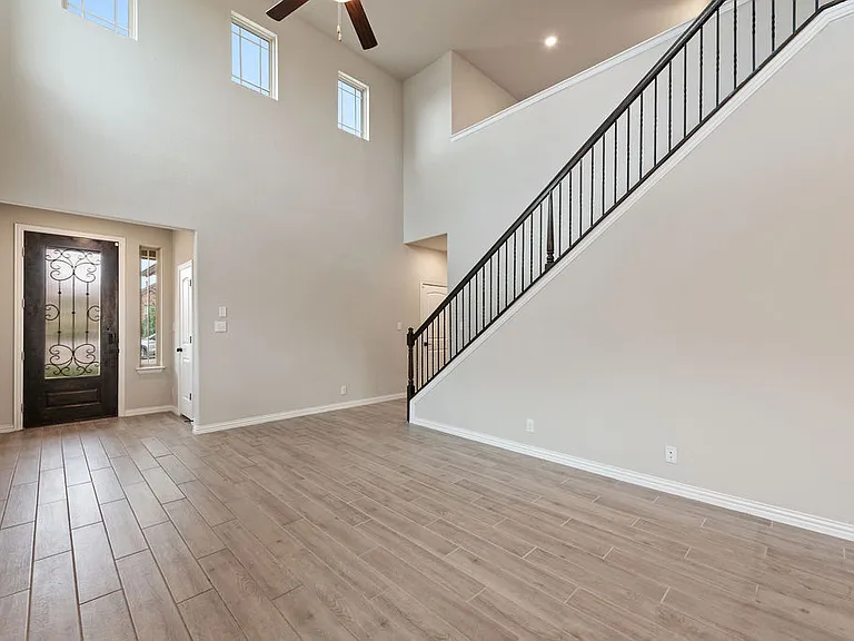 2058 Egret Ave — Photo 4