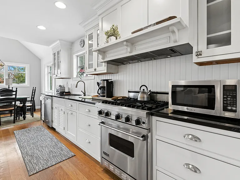 10 Foxboro Rd — Photo 10