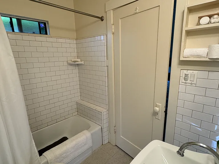 725 1/2 De La Vina St — Photo 12