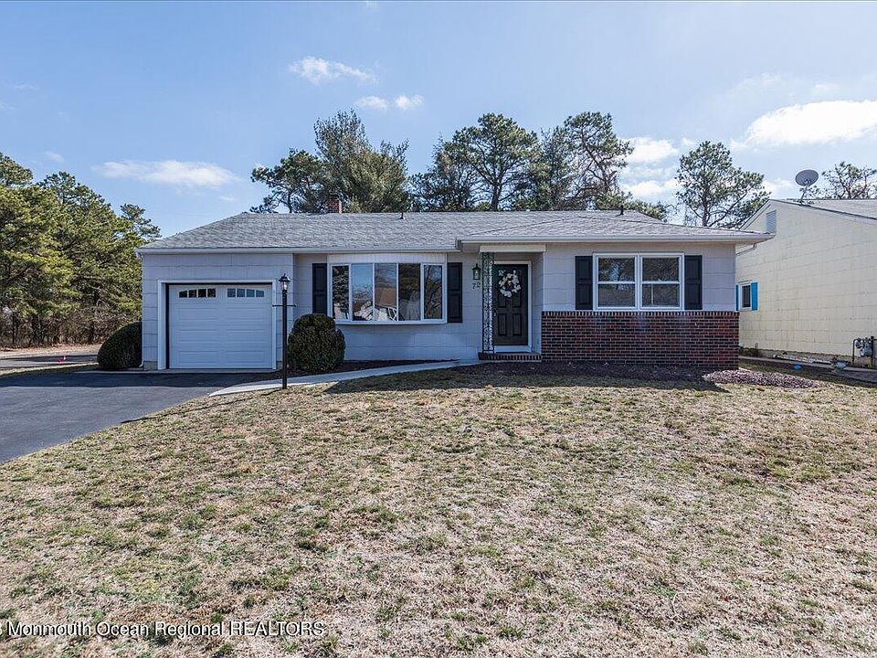 1st image of 72 Nostrand Dr