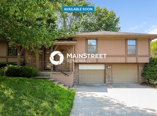 1008 SW Pinto Ln, Blue Springs, MO 64015