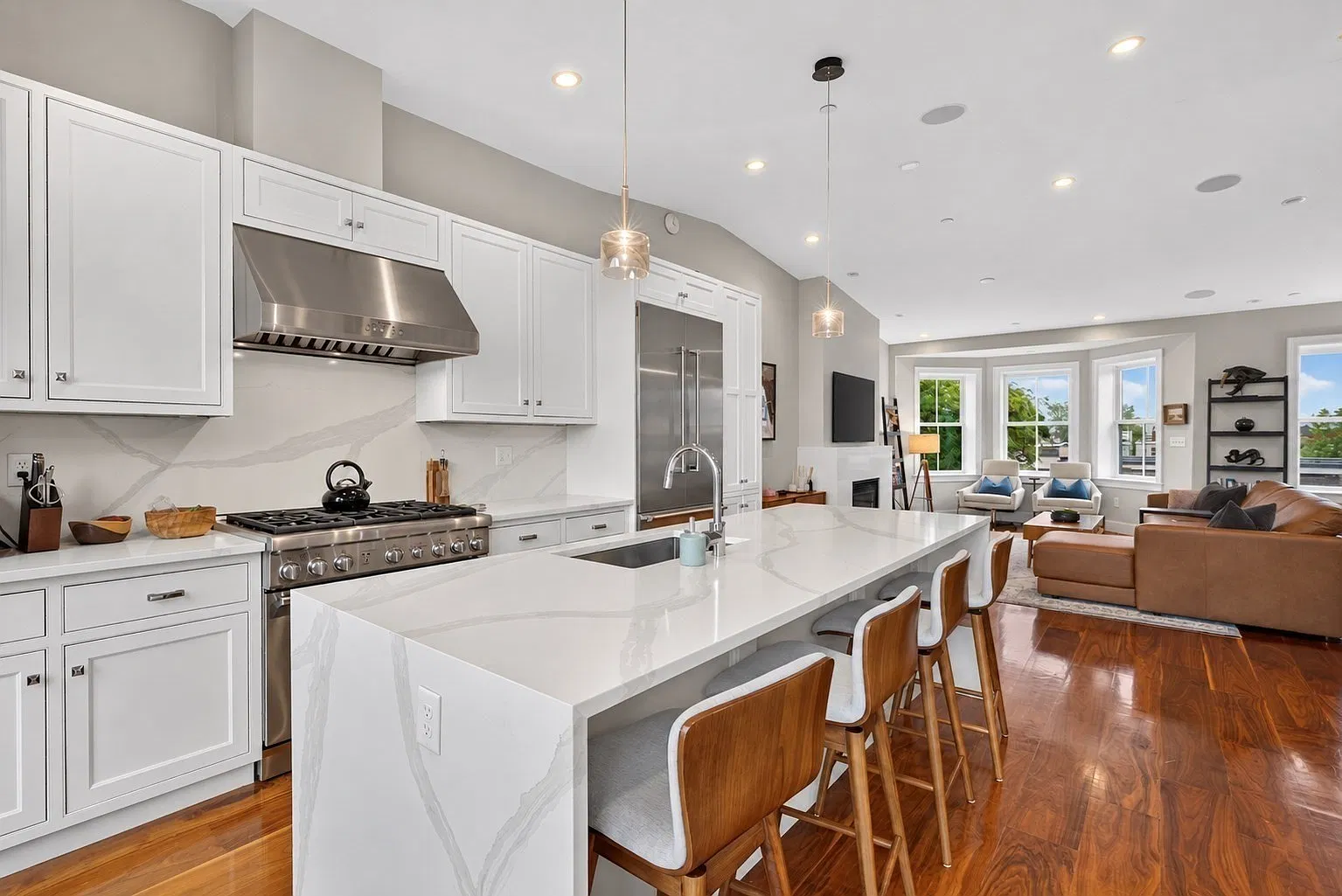 2 bed, 2.5 bath, 1331 sqft, $6,000 — Photo 3
