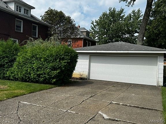3rd image of 73 Pine St