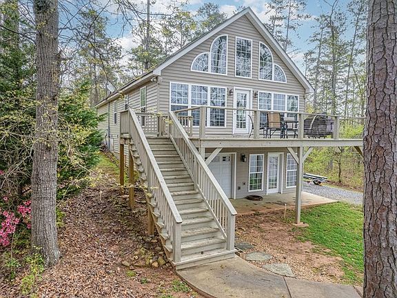 4th image of 271 Thomas Dr