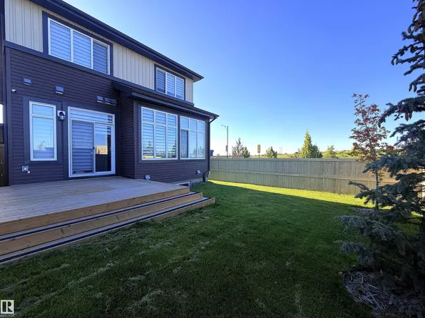 1003 Goldfinch Way NW, Edmonton, AB T5S 0P9