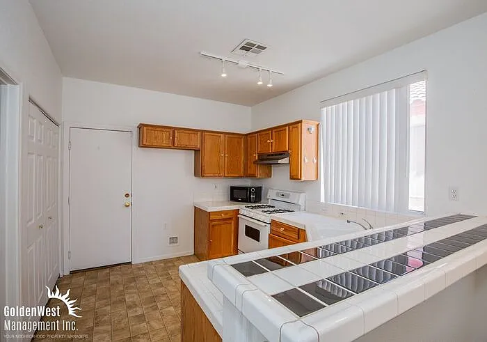 9480 Descending Creek St — Photo 6