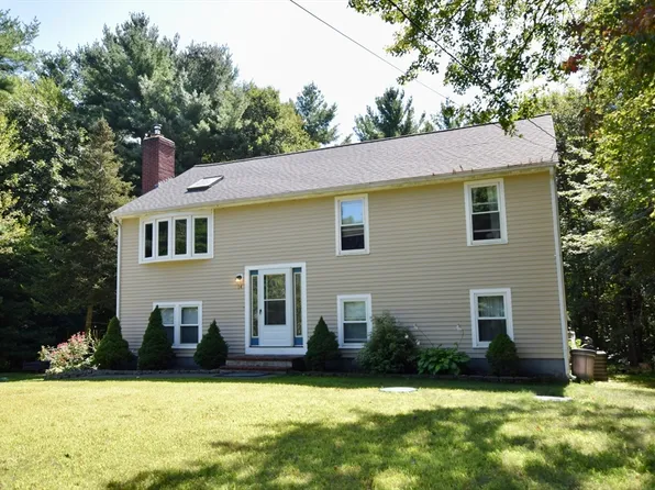 14 Blossom Ln, Berkley, MA 02779