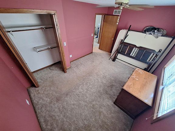 5th image of 303 Prairie St