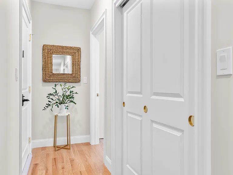 35 Somerset Ave #5A — Photo 1