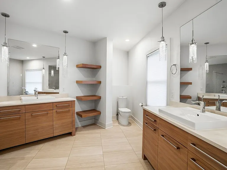 4515 N Lake Dr — Photo 23