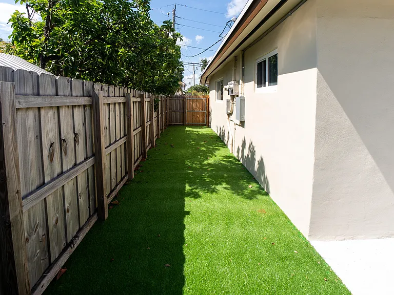2160 SW 16th Ct — Photo 51