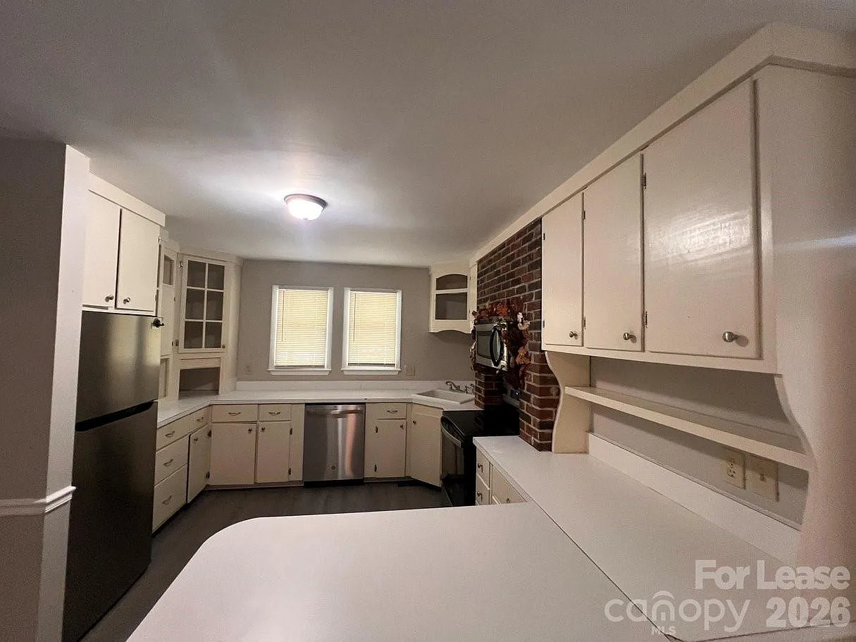 3 bed, 3.0 bath, 1734 sqft, $1,695 — Photo 3