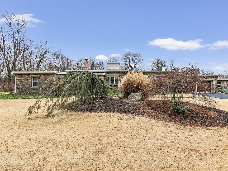 1st image of 2 Twin Pines Drive