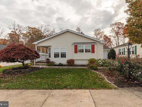 2nd image of 1070 Scenic View Dr
