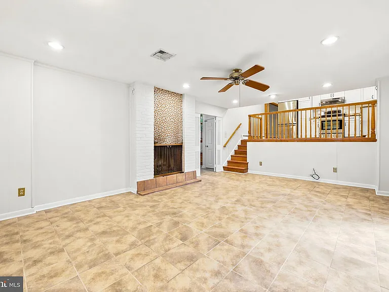 412 Yorkshire Rd — Photo 11