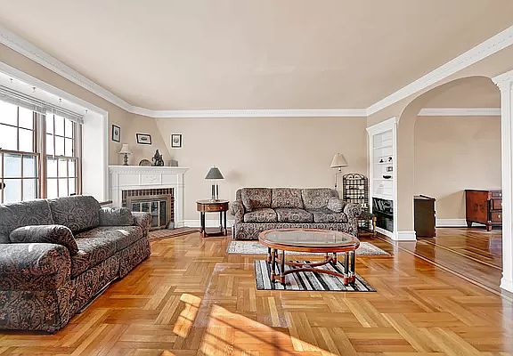 3rd image of 1863 E 32nd St