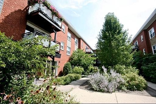 1st image of 6421 N Damen Ave APT 2E