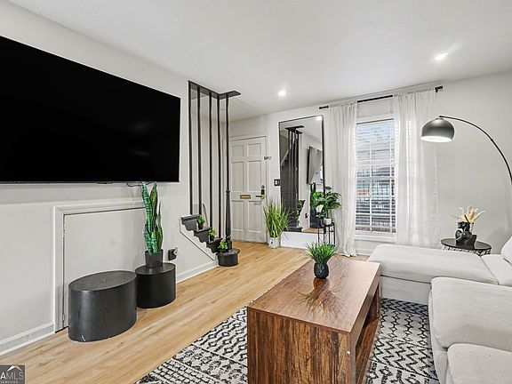 4th image of 3083 Colonial Way APT E