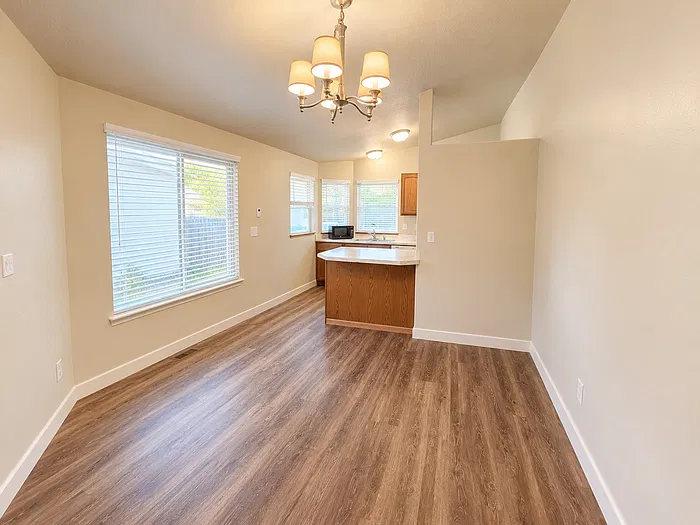 3 bed, 2.0 bath, 1146 sqft, $2,200 — Photo 4