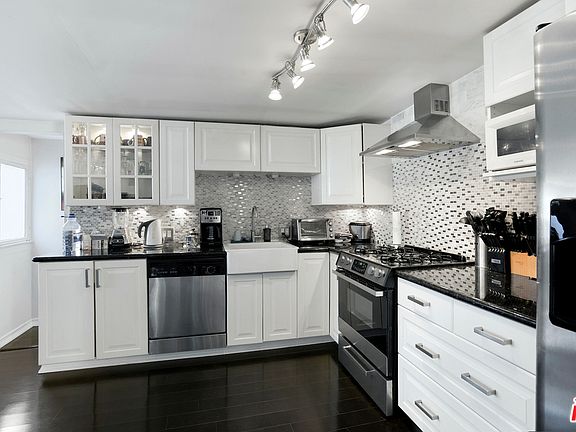 4th image of 2122 Kress St