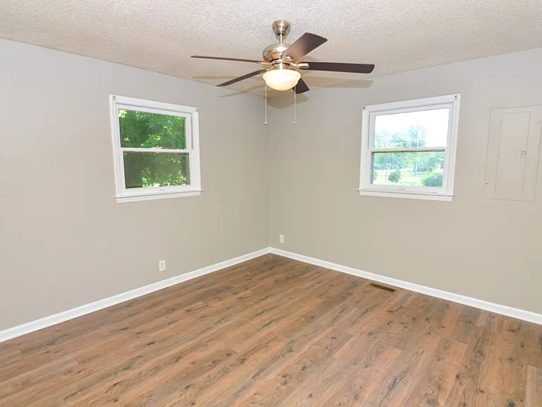 325 Shirley Rd — Photo 10
