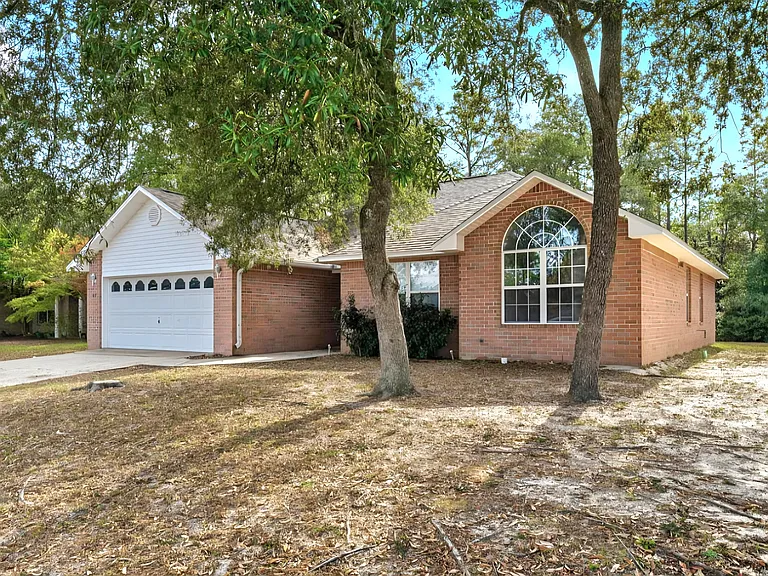 643 Alysheba Dr — Photo 1
