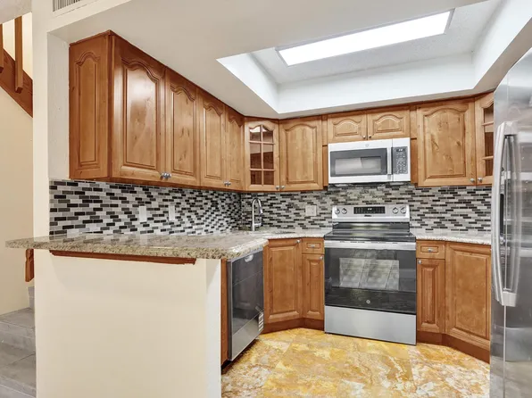 4260 Village Dr, Delray Beach, FL