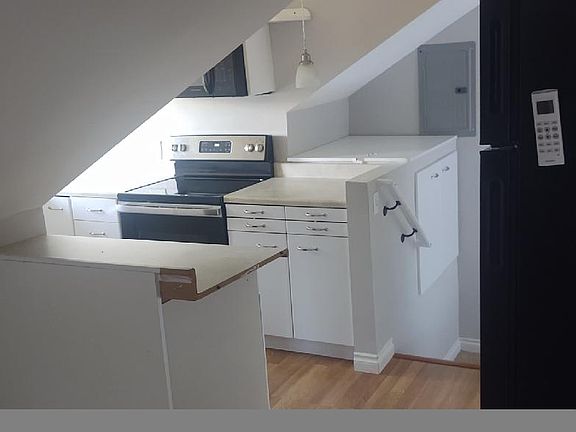5th image of 19527 14th Ave NE #B