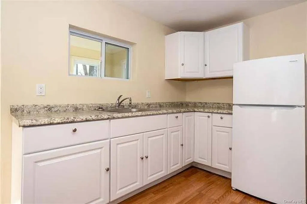 9 Myrtle Ave — Photo 2