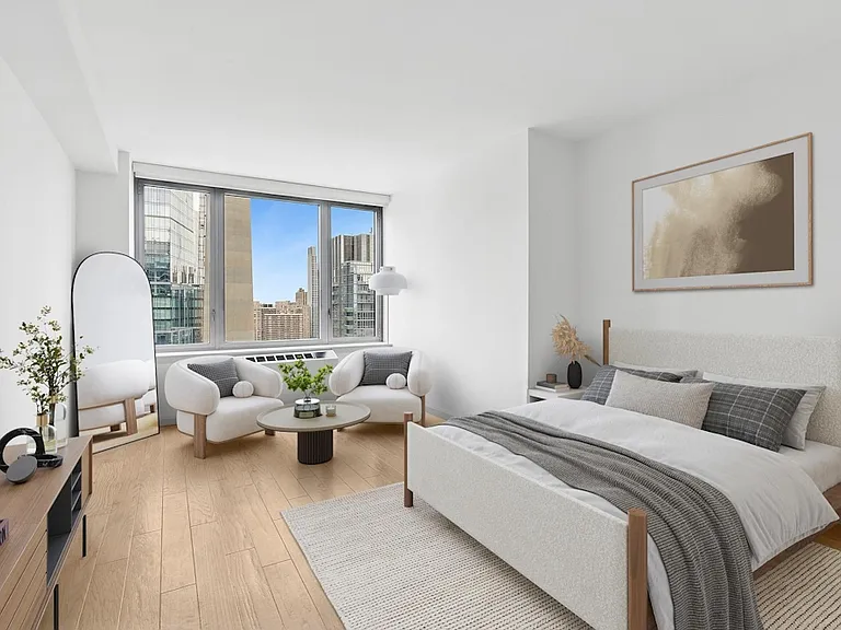 601 W 57th St #10Q — Photo 4
