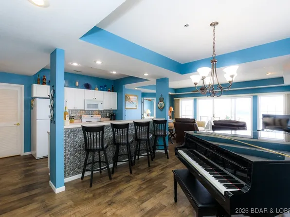 607 E Harbour Towne Dr #607, Lake Ozark, MO 65049