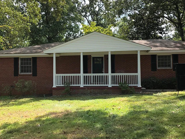 3211 Howell Dr SE — Photo 1