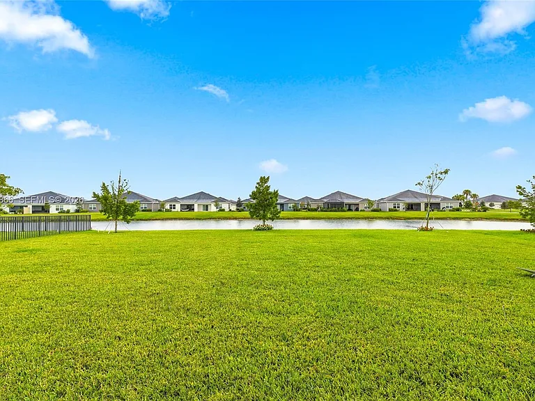 12303 SW Roma Cir — Photo 3