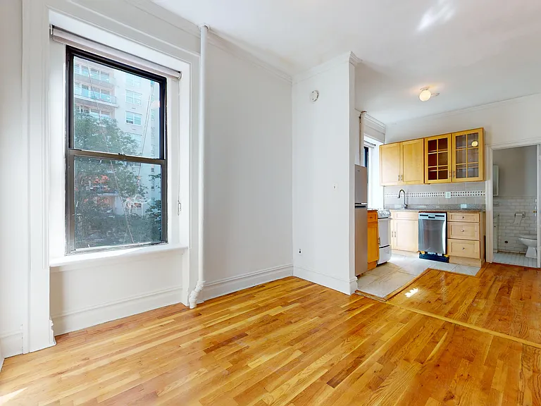 1443 York Ave #3B — Photo 4