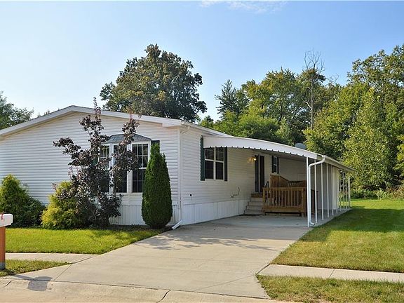 2nd image of 4 Chestnut Ln #4