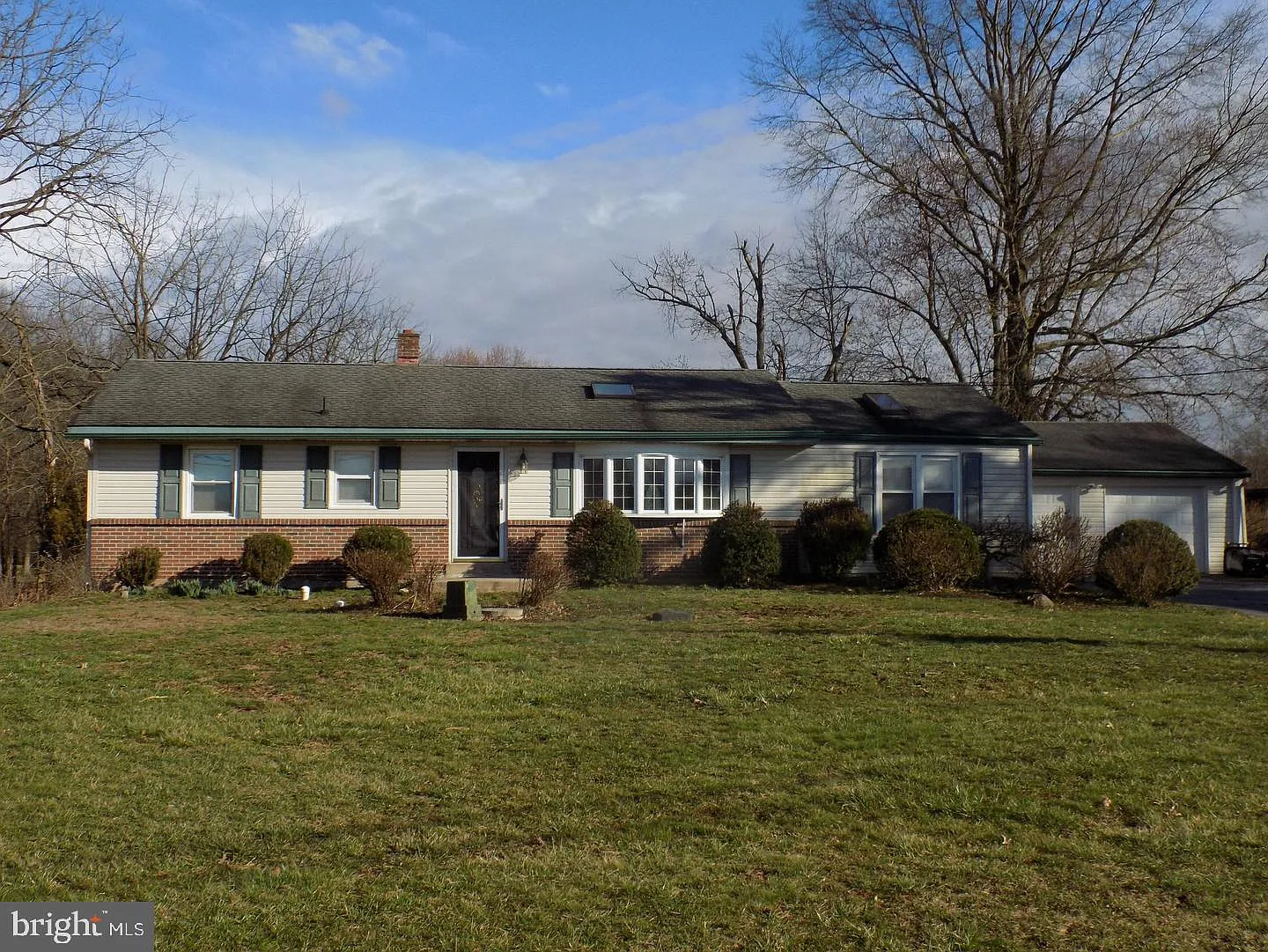 3 bed, 1.0 bath, 1430 sqft, $2,300 — Photo 4