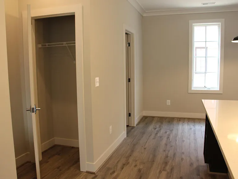906 N Buchanan St — Photo 16