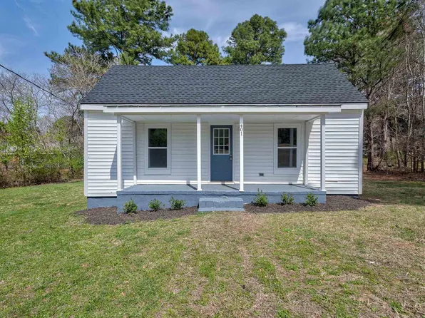 401 Prince Dr, Holly Springs, NC 27540