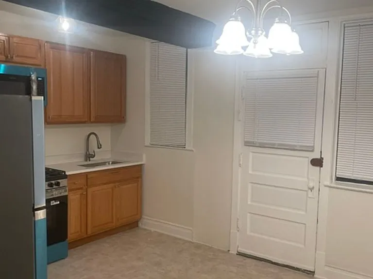1358 W Rosedale Ave — Photo 8