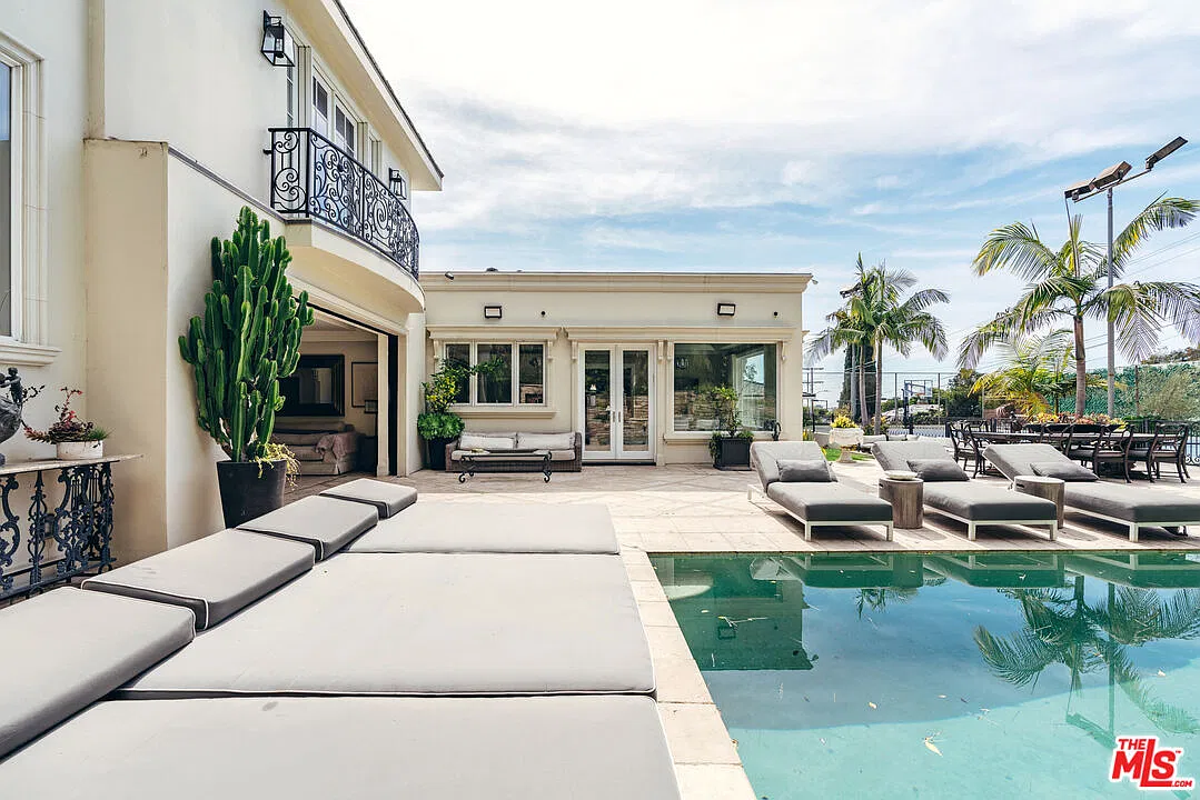 6 bed, 6.0 bath, 5297 sqft, $78,000 — Photo 2