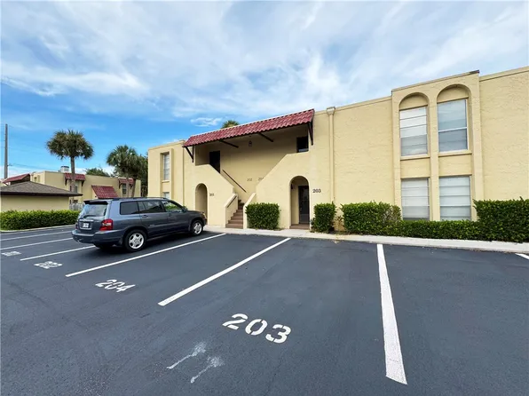 835 18th St APT 203, Vero Beach, FL 32960