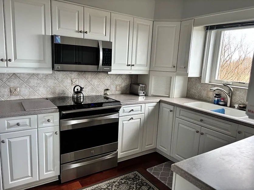 2 bed, 2.5 bath, 2120 sqft, $4,100 — Photo 3