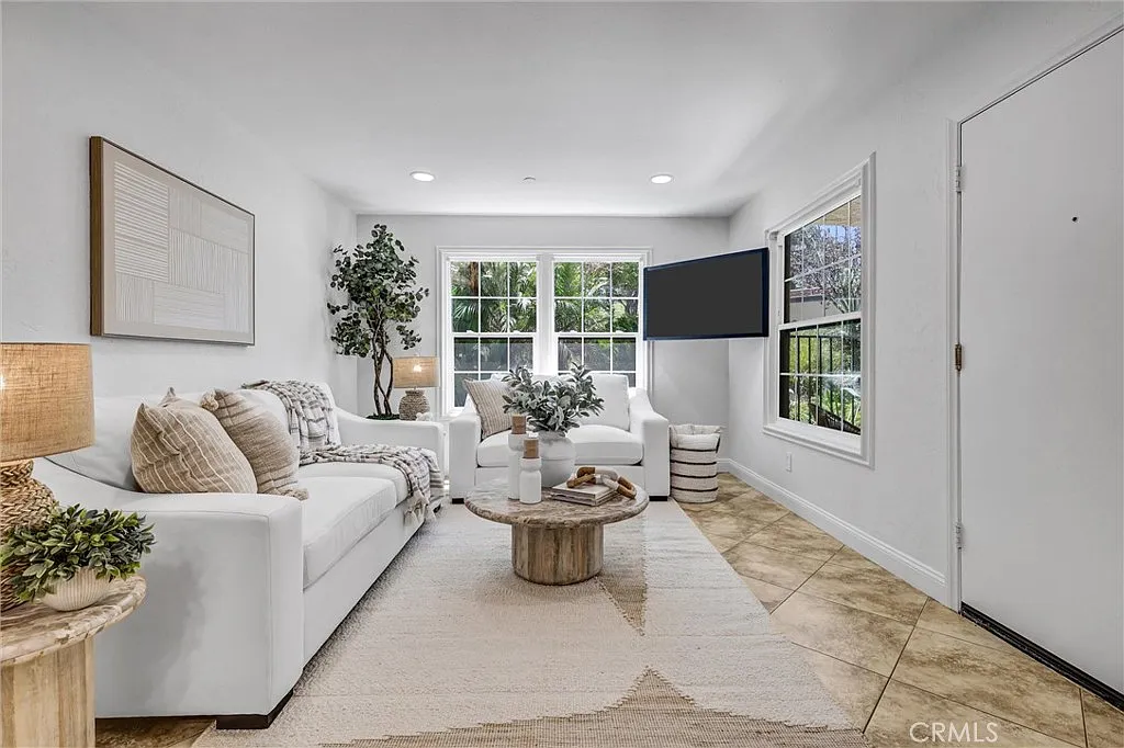 2 bed, 823 sqft, $3,495 — Photo 1
