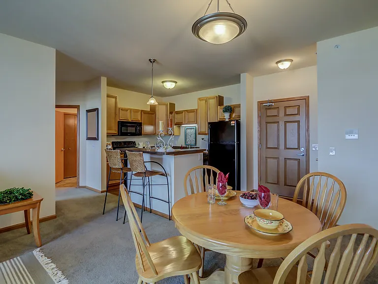 Grant- Dining Area
